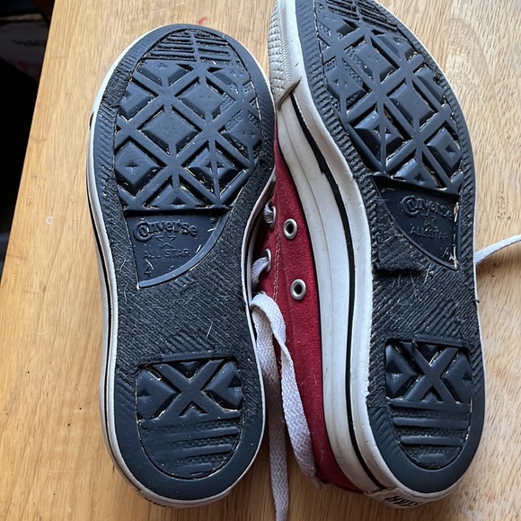 Red converse - Picture 4 of 4